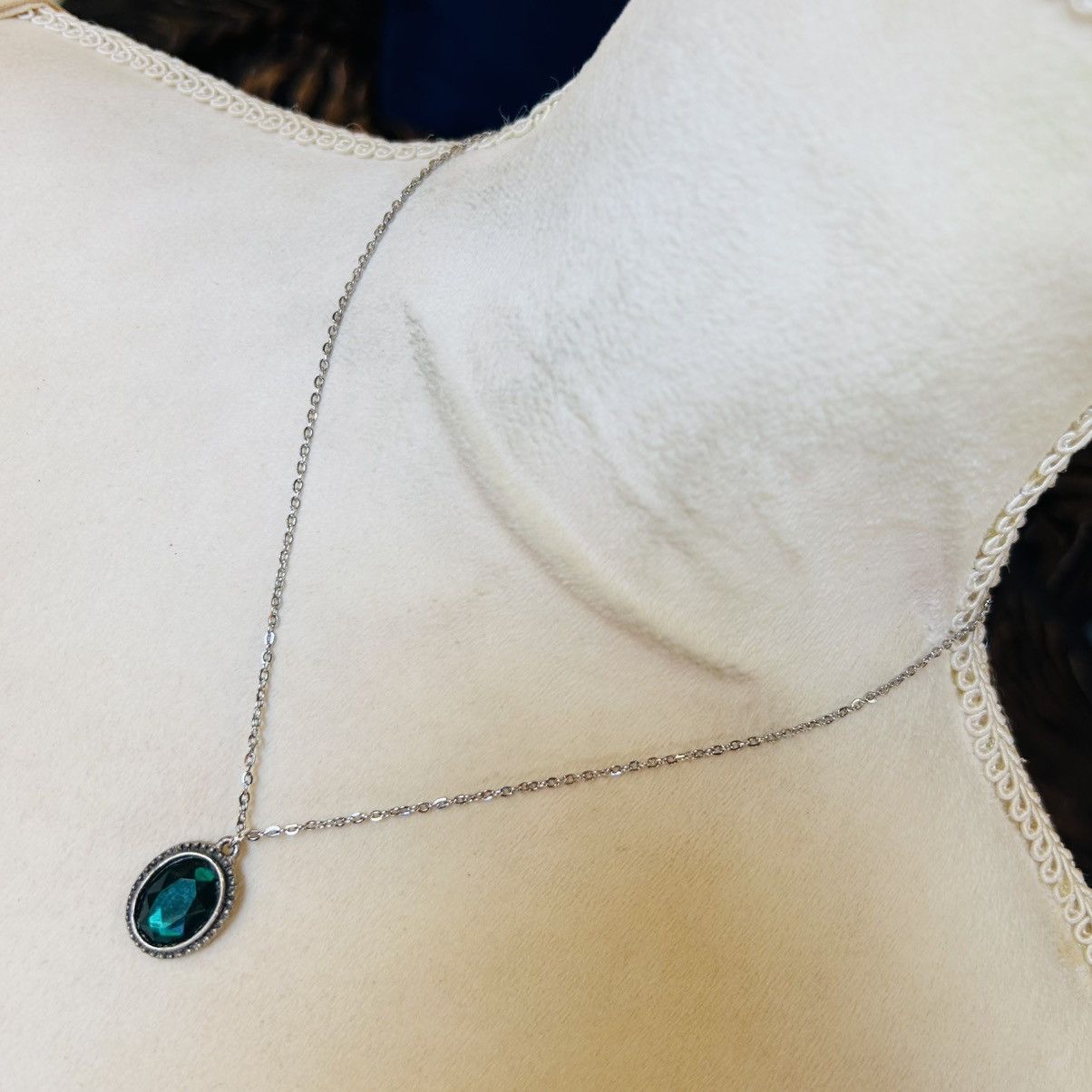 Handmade Handcrafted emerald green oval glass pendant necklace Size ONE SIZE - 2 Thumbnail
