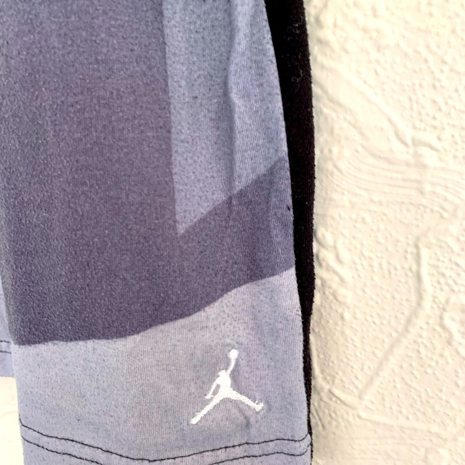 Jordan Brand NIKE AIR JORDAN BRAND ALL OVER PRINT AOP SHIRT SIZE S/M NICE Size US M / EU 48-50 / 2 - 3 Thumbnail