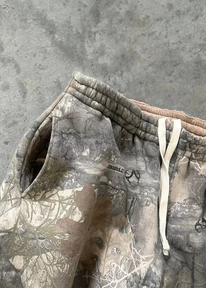 Akimbo Club × Realtree AKIMBO STRAIGHT-LEG SWEATPANTS - REALTREE® CAMO ; Sold Out Size US 35 - 8 Thumbnail