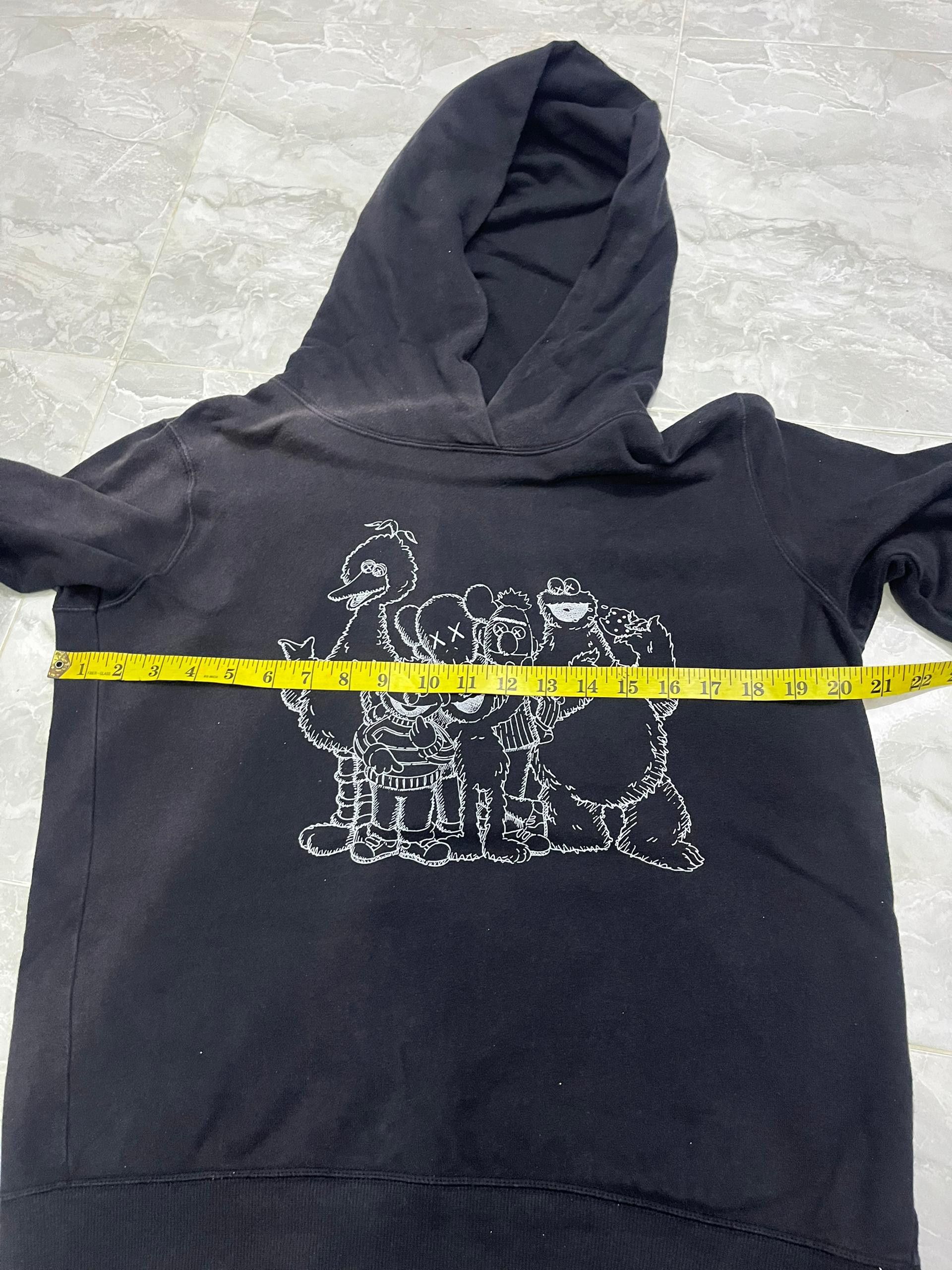 Kaws × Uniqlo Uniqlo UT Sesame Street x KAWS Hoodie Black Size US S / EU 44-46 / 1 - 12 Thumbnail