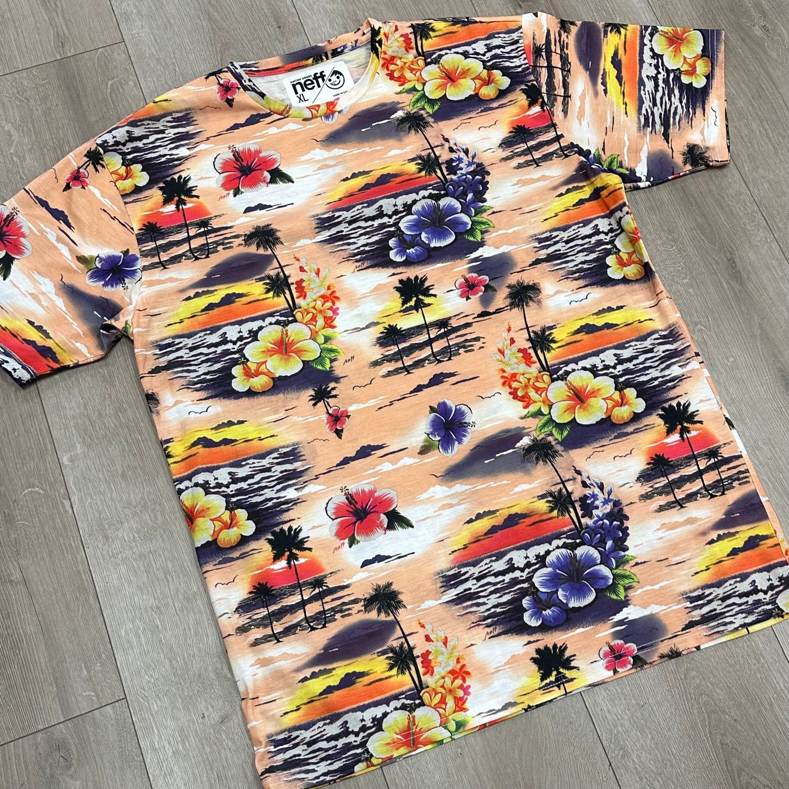 NEFF NEFF Custom Goods Hawaiian Island flower print tee T Shirt Size US XL / EU 56 / 4 - 2 Thumbnail