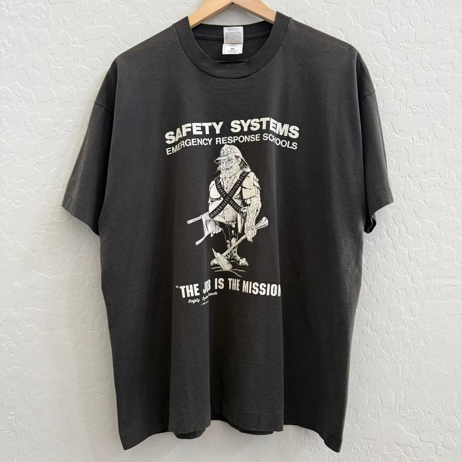 Fruit Of The Loom Vintage obscure school safety systems t-shirt Size US XL / EU 56 / 4 - 1 Thumbnail