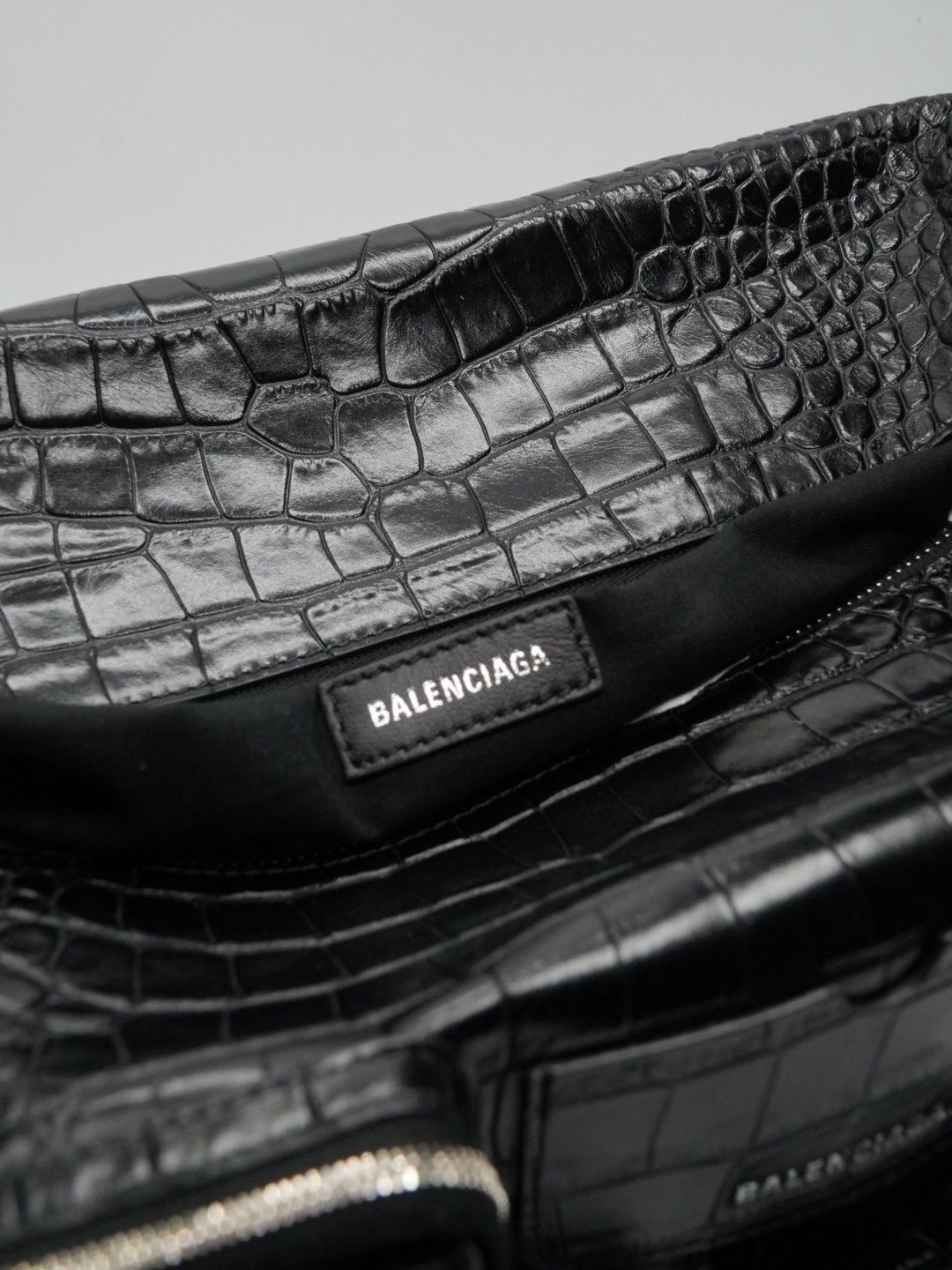 Balenciaga Balenciaga Black Croc Embossed Big Superbusy Sling Bag Size ONE SIZE - 11 Thumbnail