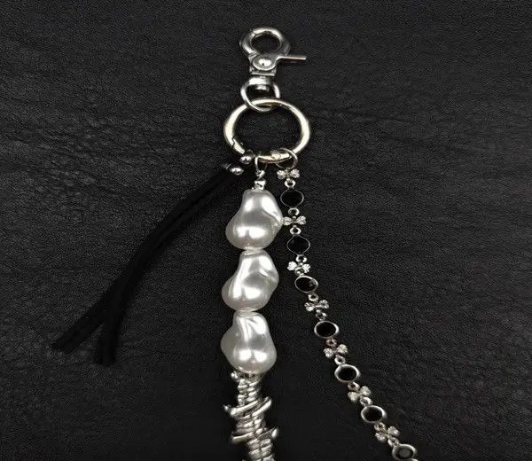 Other Elegant Pearl and Silver Layered Wallet Chain Size ONE SIZE - 8 Thumbnail