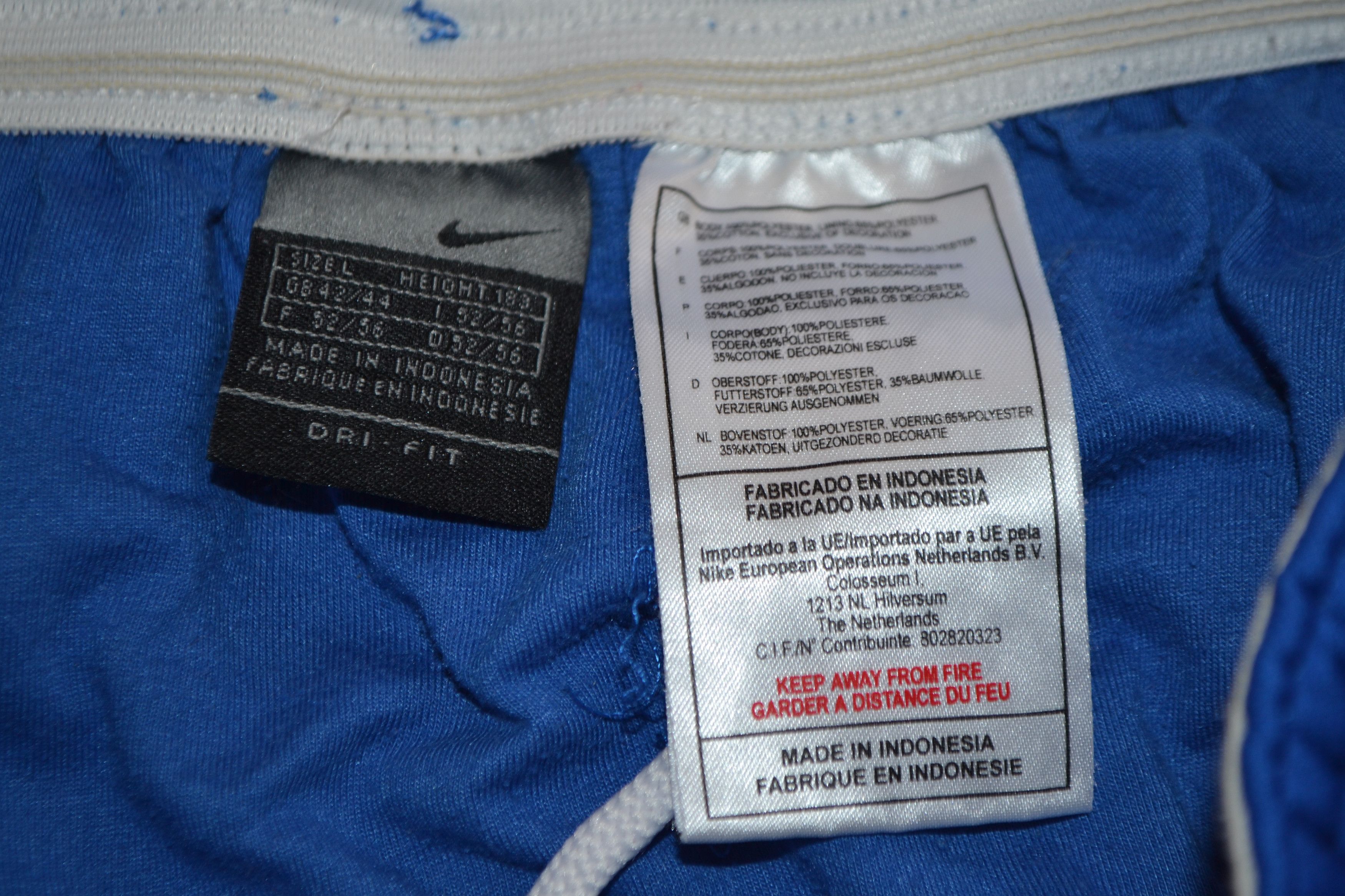 Nike Vintage NIKE Y2K Football Shorts Soccer RARE Size US 34 / EU 50 - 3 Thumbnail