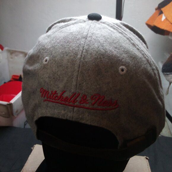 Mitchell & Ness × NBA NWT Mitchell & Ness Chicago Bulls Tailsweep Strapback Hat Size ONE SIZE - 3 Thumbnail