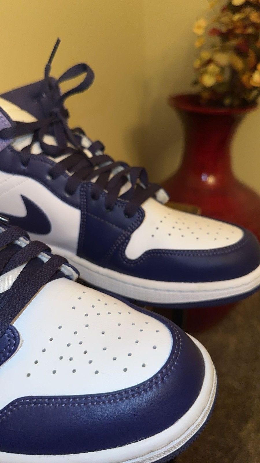 Nike Air Jordan 1 Mid Size US 11 / EU 44 - 6 Thumbnail