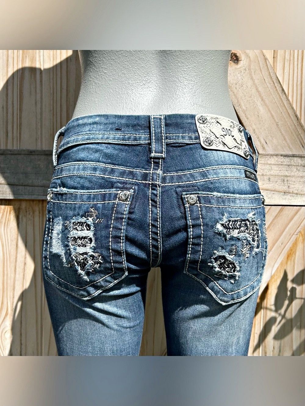 Miss Me Miss Me Low Rise Distressed Stretch Embellished Skinny Jeans Size 25" / US 0 / IT 36 - 4 Thumbnail