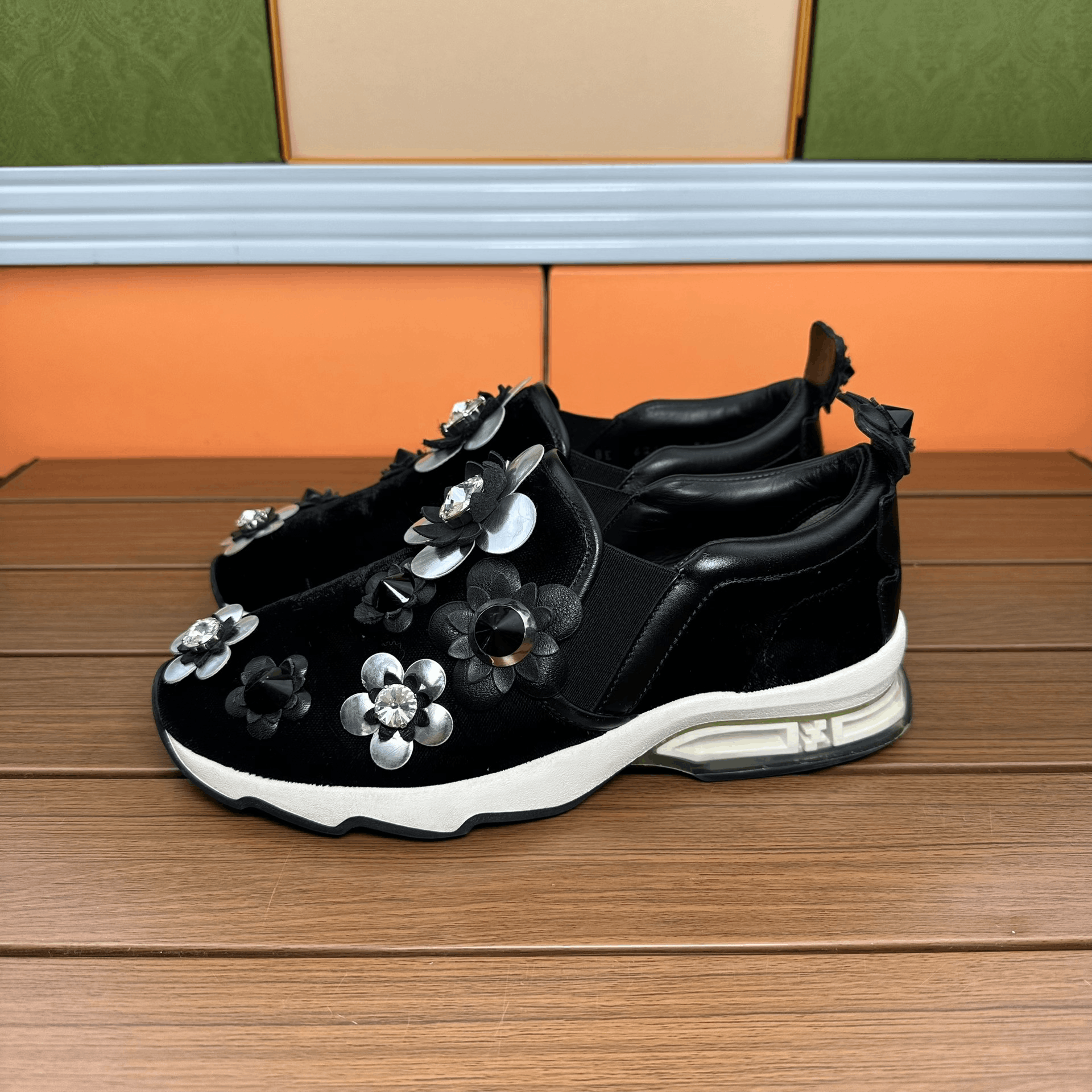 Fendi Fendi Casual Black Lowtop Sneakers it_35 Women Size US 5 / IT 35 - 1 Thumbnail