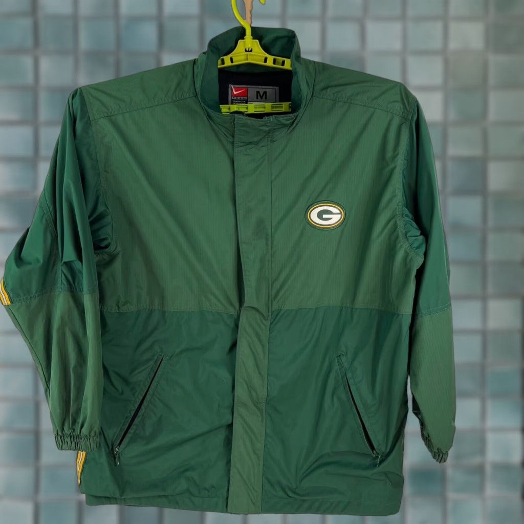 Nike Nike Team Green Bay Packers NFL Jacket SZ M Green Lined Windbreaker Embroidered Nike Team Jacket Mens Green NFL Embroidered Windbreaker Lined SZ M Size US M / EU 48-50 / 2 - 1 Thumbnail