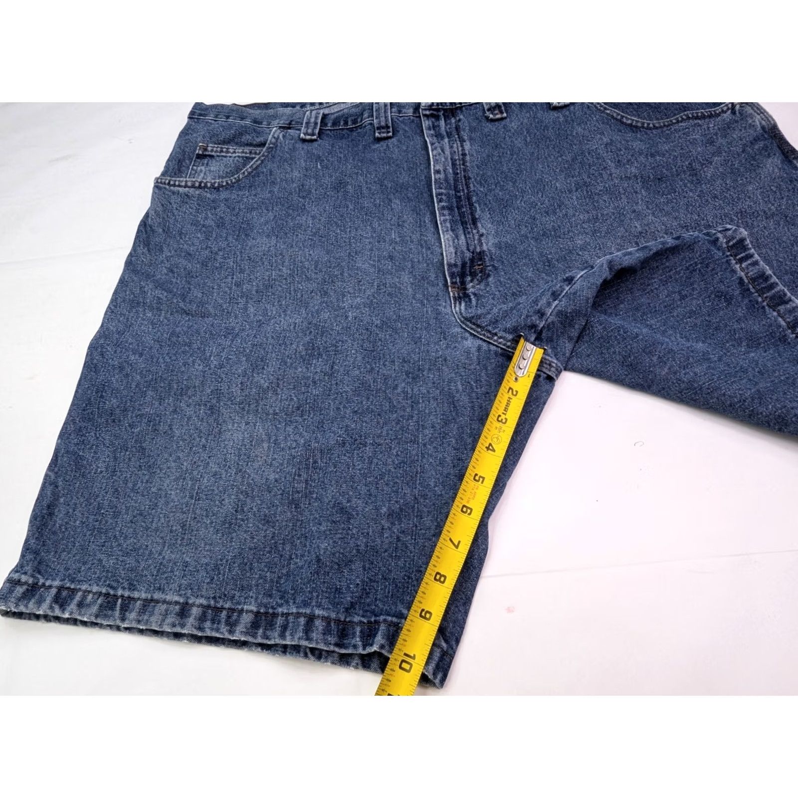 Wrangler Wrangler Men's Cargo Denim Shorts 48 Reg 10" Inseam Blue 100% Cotton Front Zip Button Pockets Cargo Style Belt Loops Vintage: No Size US 32 / EU 48 - 3 Thumbnail