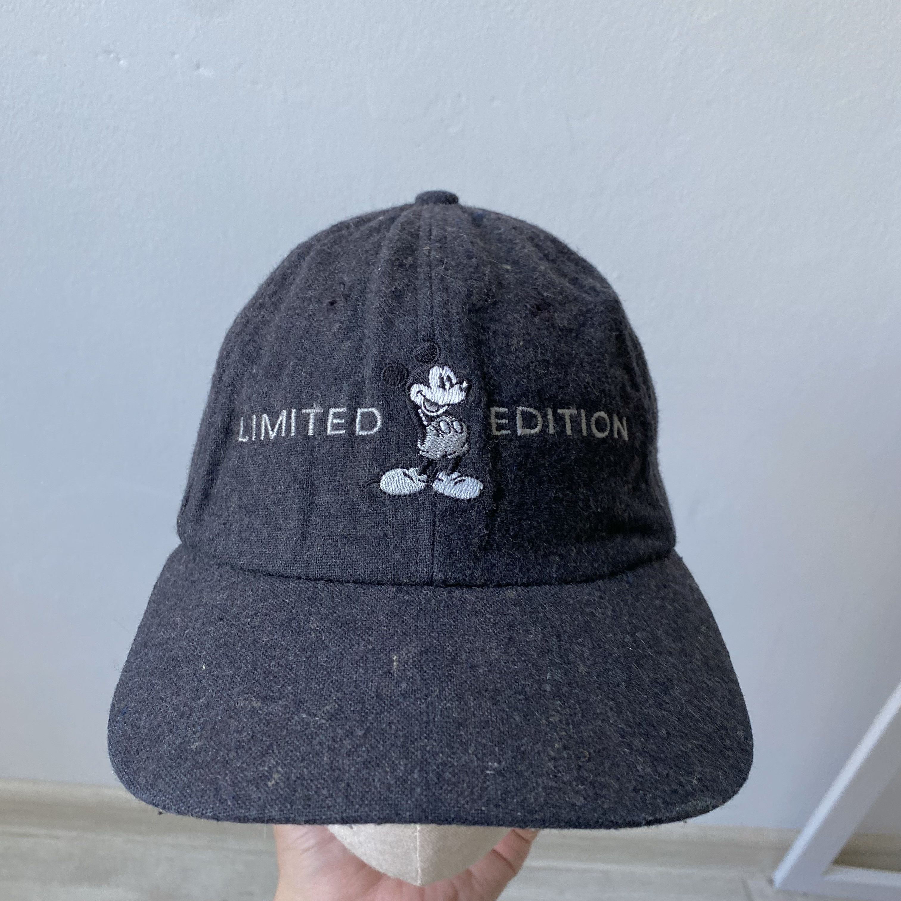 Disney Vintage 90s Mickey Mouse Woll cap Disneyland Paris Size ONE SIZE - 5 Thumbnail