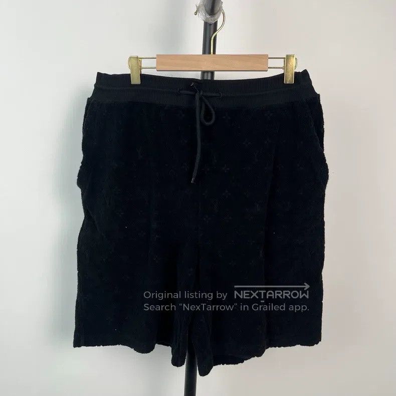Louis Vuitton Louis Vuitton size l Black presbyopic full-print shorts Size US 30 / EU 46 - 1 Thumbnail