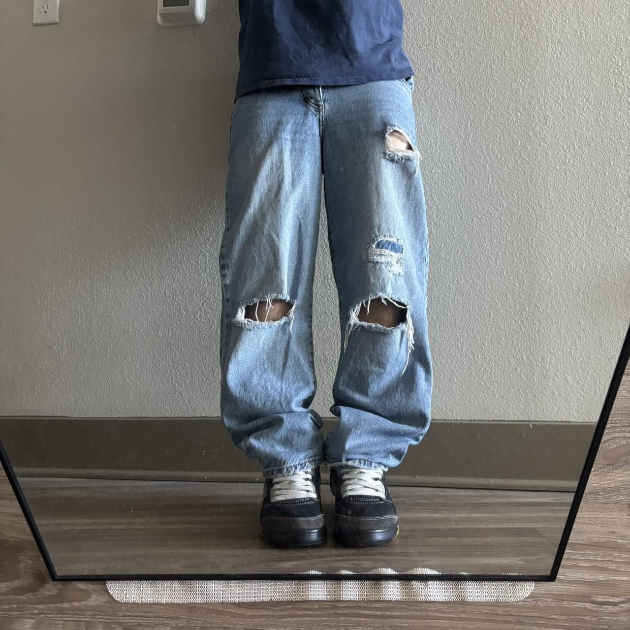 Vintage Crazy Vintage Y2K/2000s Light Wash Distressed Denim Jeans! 28x29 Size US 28 / EU 44 - 1 Thumbnail