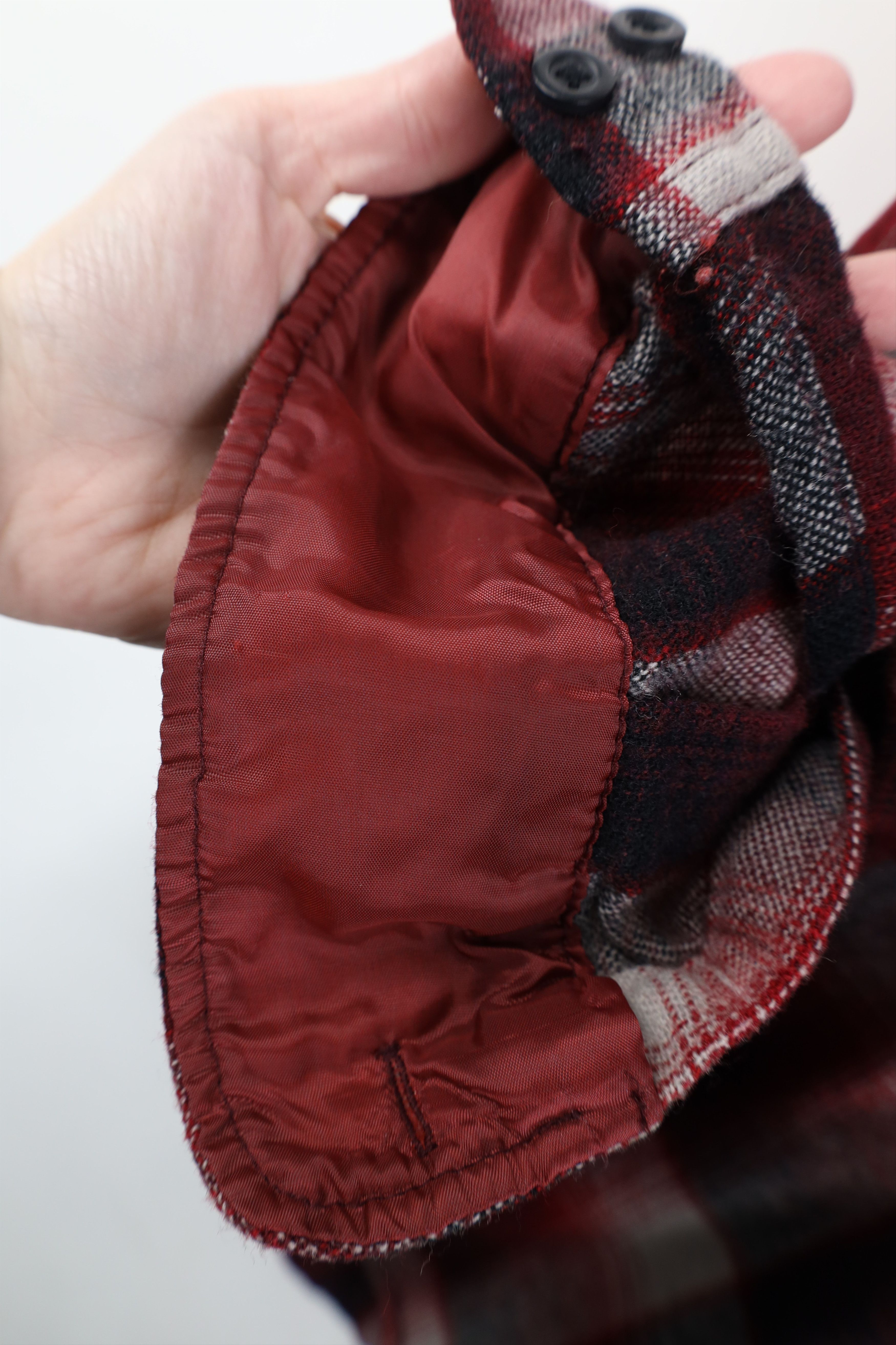 Vintage Vintage 70s Streetwear Knit Collared Button Shirt Red Plaid Size US L / EU 52-54 / 3 - 7 Thumbnail