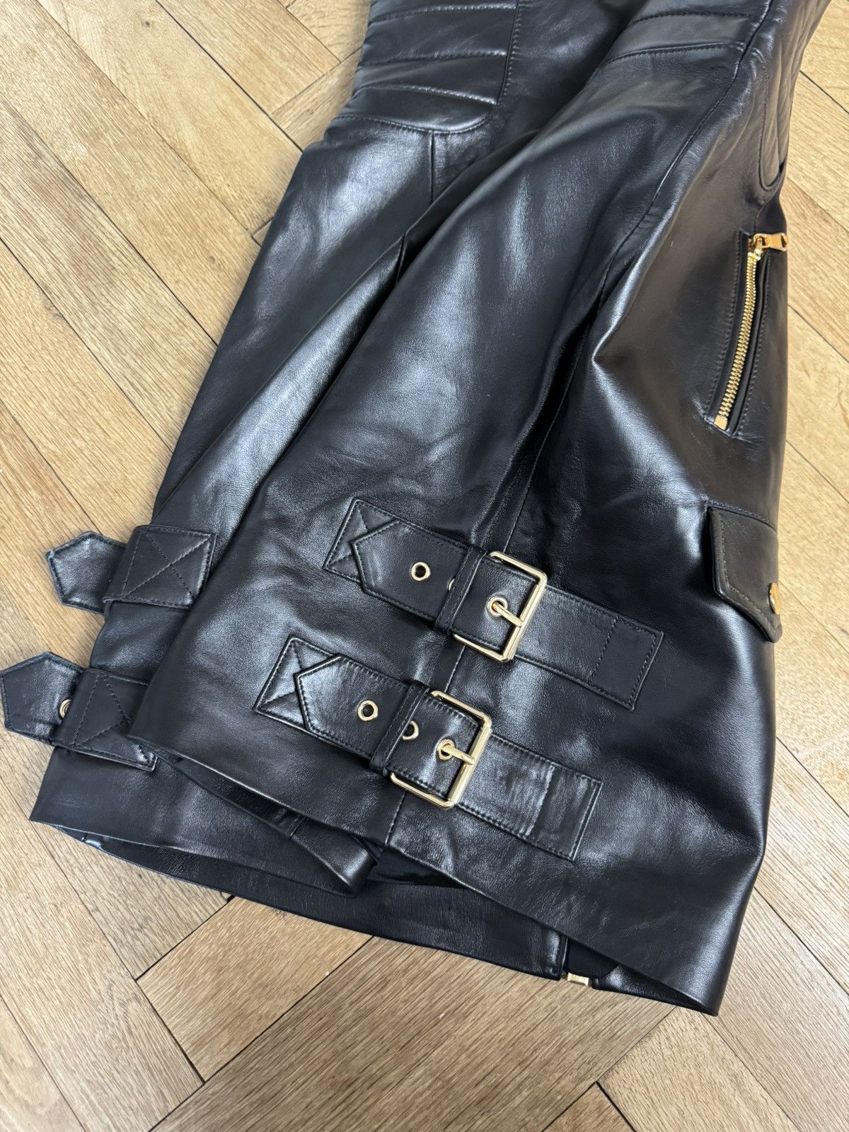 H&M × Moschino NEW Moschino x H&M Black Leather Dress Gold Details Size M / US 6-8 / IT 42-44 - 10 Thumbnail