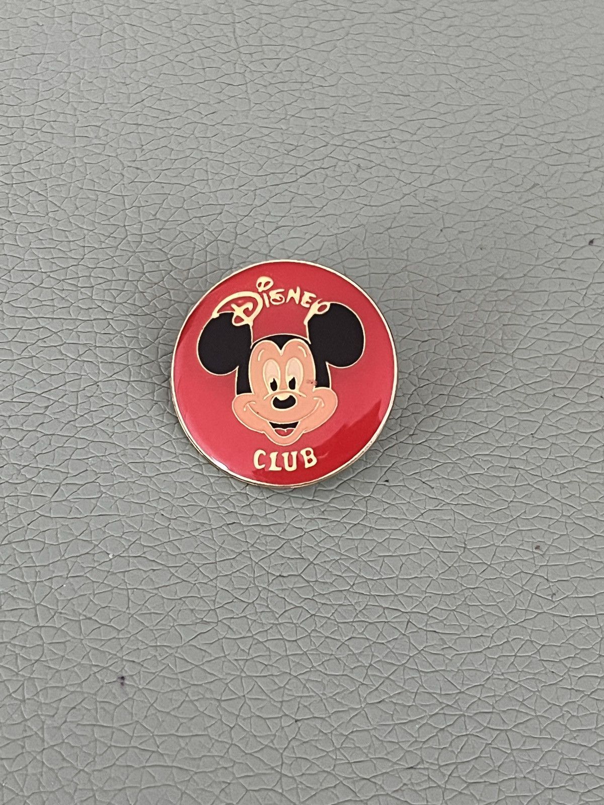 Disney Disney Club vintage pin Size ONE SIZE - 1 Thumbnail