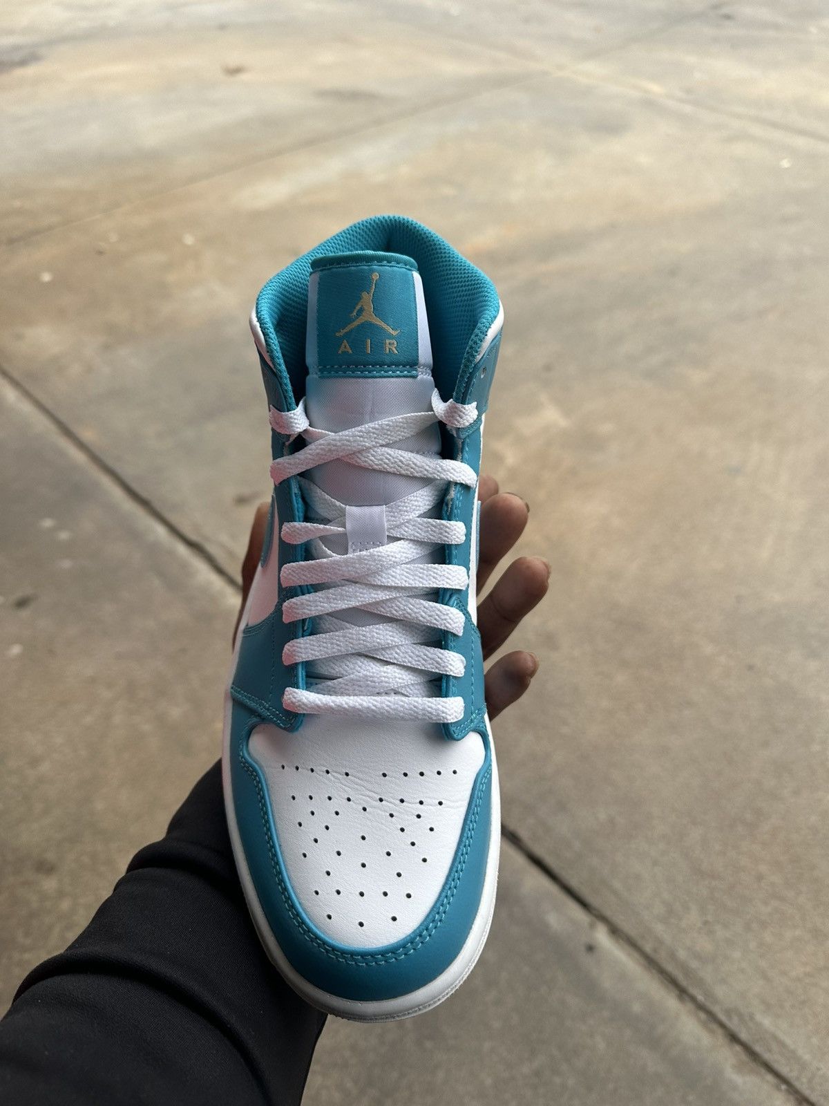 Nike Air Jordan 1 Mid Aquatone Size US 9 / EU 42 - 4 Thumbnail