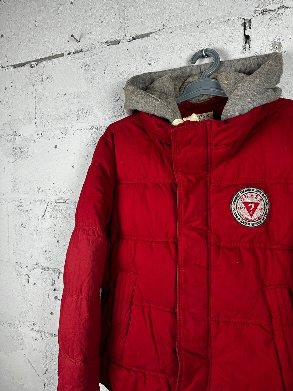 Guess × Vintage Vintage GUESS Red Hooded Puff Down Jacket Size XL Size US XL / EU 56 / 4 - 4 Thumbnail