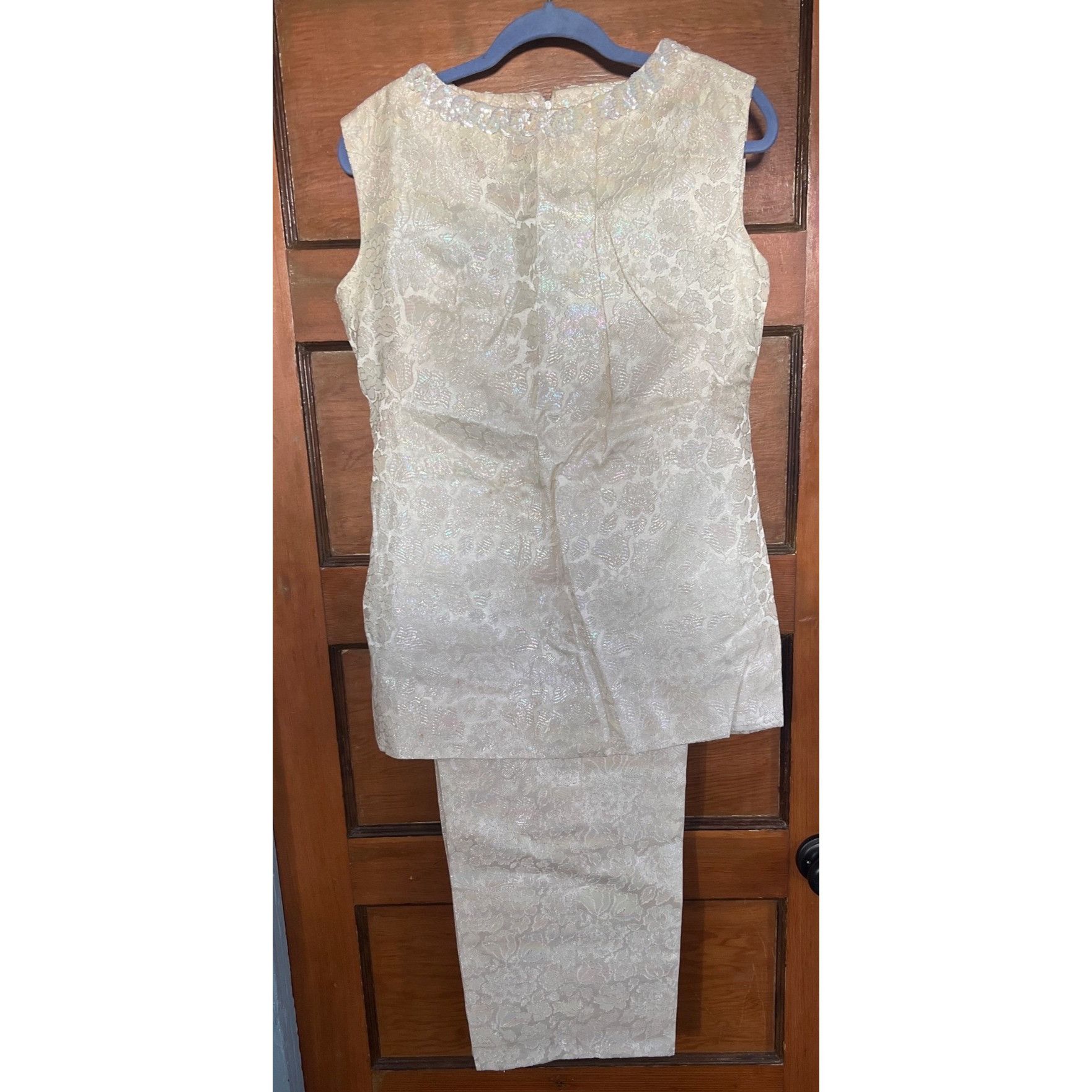 Other Vintage 2-Piece Ivory Brocade Sleeveless Top & slacks With Size M / US 6-8 / IT 42-44 - 1 Thumbnail