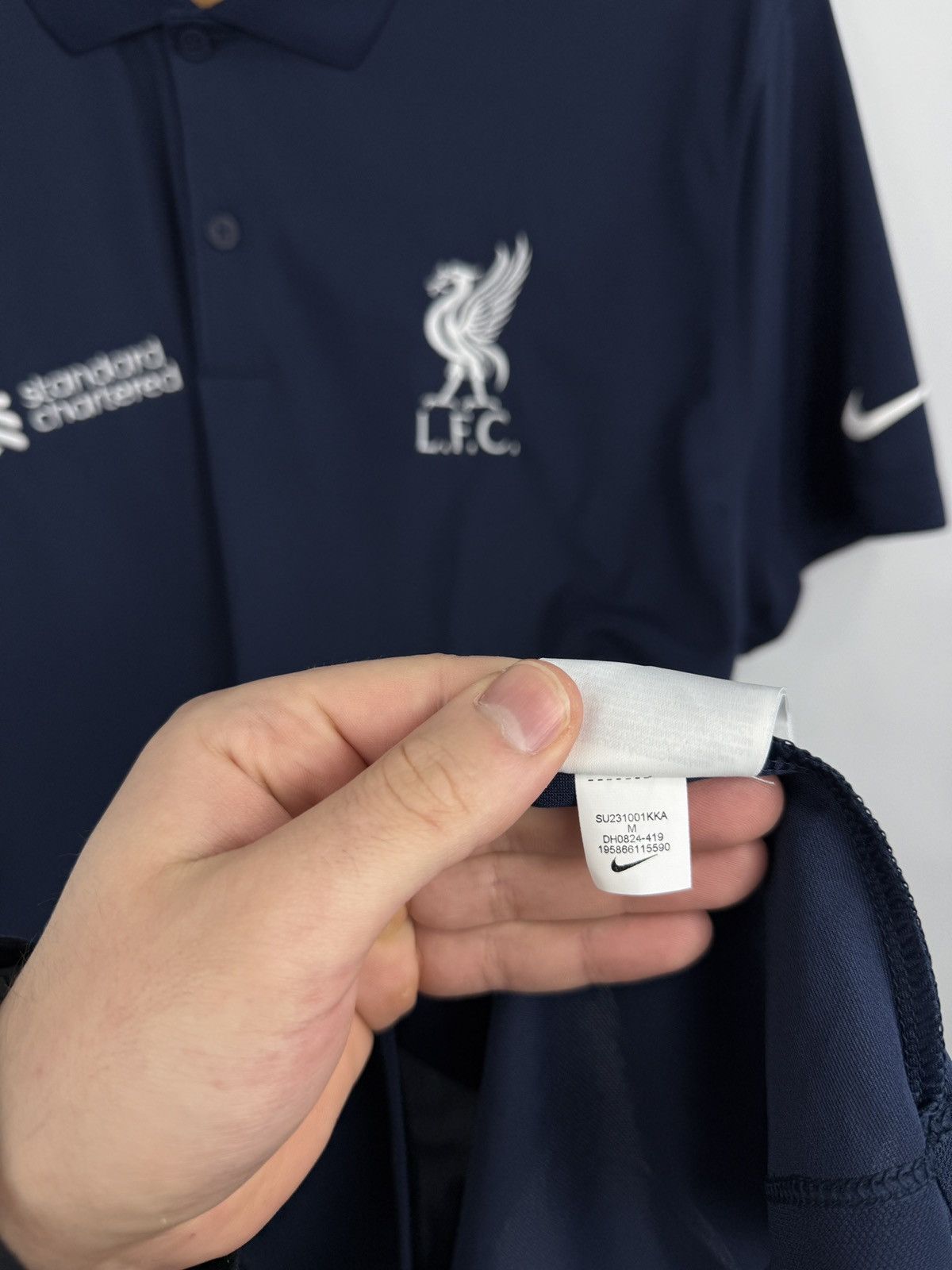 Nike 🏴󠁧󠁢󠁥󠁮󠁧󠁿 2023 Nike Liverpool LFC Standard Chartered Polo T-Shirt Size US M / EU 48-50 / 2 - 8 Thumbnail