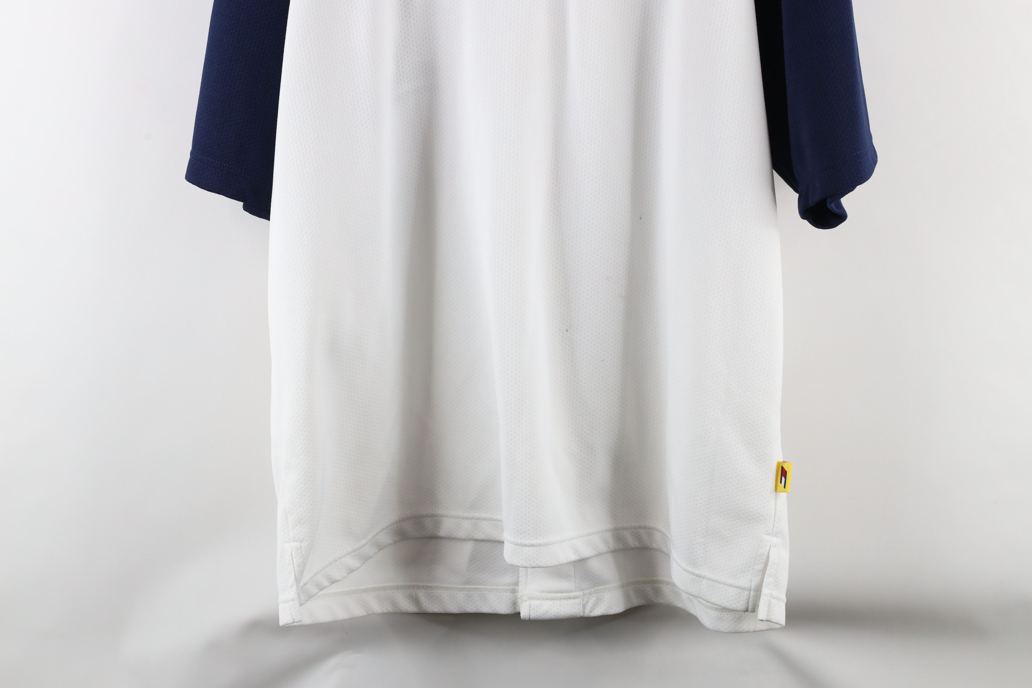 Tommy Hilfiger × Vintage Vintage 90s Tommy Hilfiger Spell Out Baseball Jersey White Size US L / EU 52-54 / 3 - 13 Thumbnail