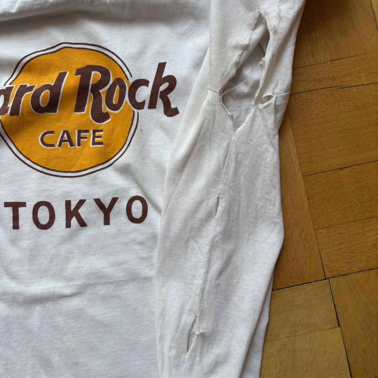 Hard Rock Cafe Vtg 80’s Distressed Hard Rock Cafe Tokyo Japan T-Shirt Size US M / EU 48-50 / 2 - 9 Thumbnail