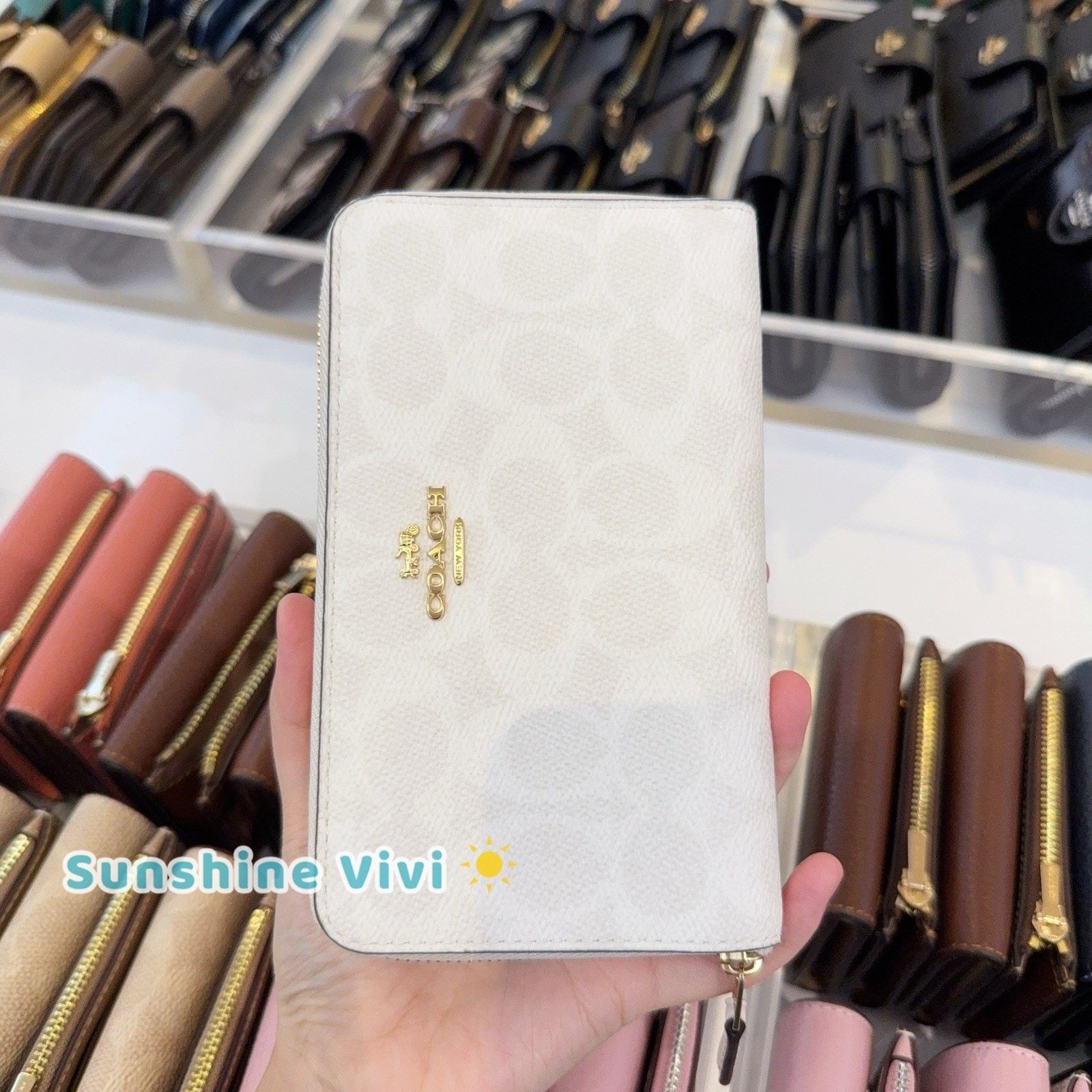 Coach NWT Coach Medium Id Zip Wallet CW781 Gold/White/Chalk Size ONE SIZE - 1 Thumbnail