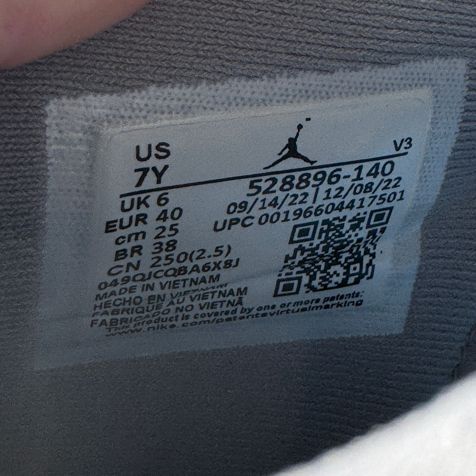 Jordan Brand × Nike Size 7 - Air Jordan 11 Retro Low GS Cement Grey Men's Shoes Size US 7 / EU 40 - 8 Thumbnail