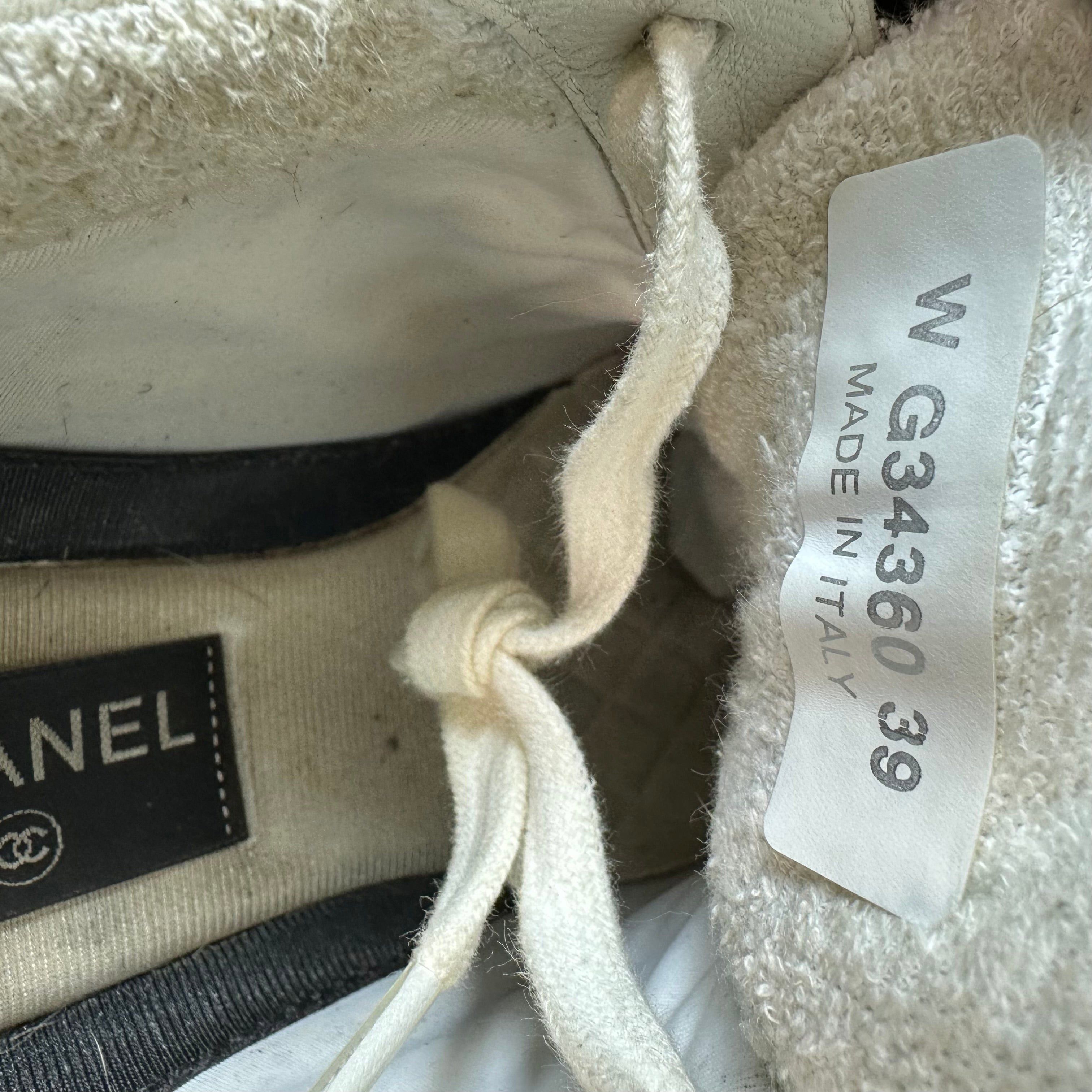 Chanel Chanel CC Beige White Trainer Sneaker Sz 6 (38) Size US 6 / EU 39 - 6 Thumbnail