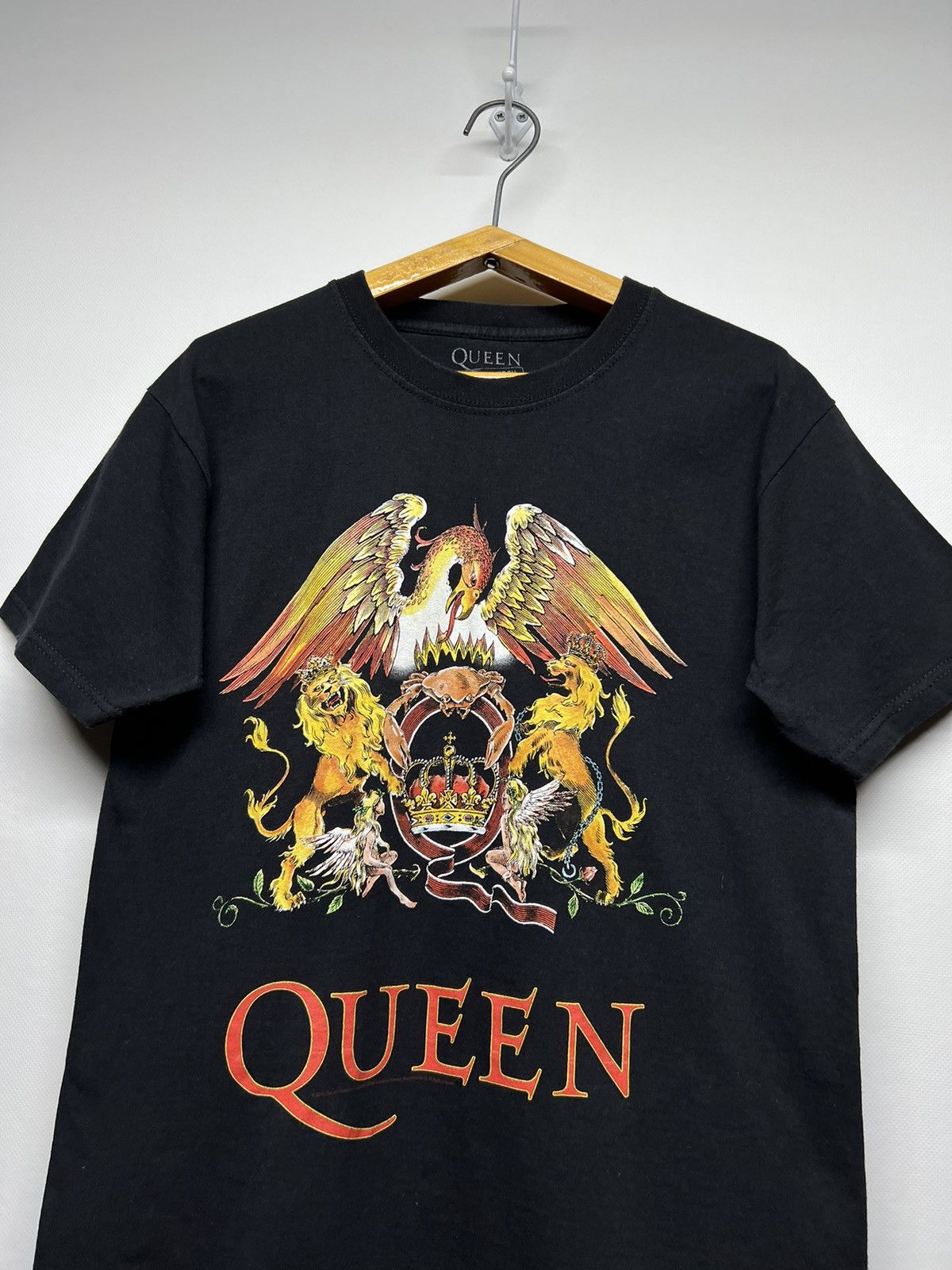 Band Tees × Vintage Vintage 2015 Queen Offical Merch Band T-Shirt Size US S / EU 44-46 / 1 - 2 Thumbnail