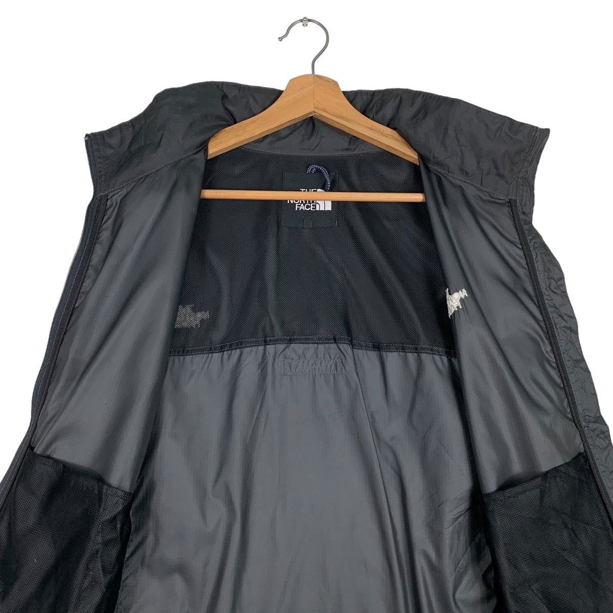The North Face THE NORTH FACE Embroidery Logo Light Jacket #0573-C26 Size US L / EU 52-54 / 3 - 13 Thumbnail