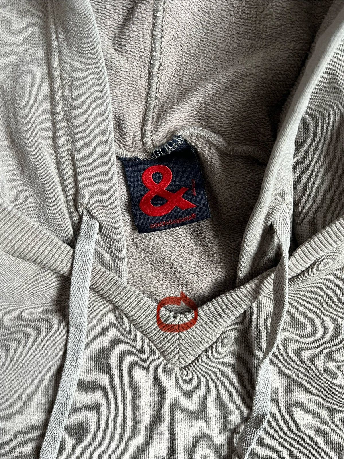 Dolce & Gabbana Vintage 90s Dolce & Gabbana Beige Pocket V Neck Hoodie Size US M / EU 48-50 / 2 - 3 Thumbnail