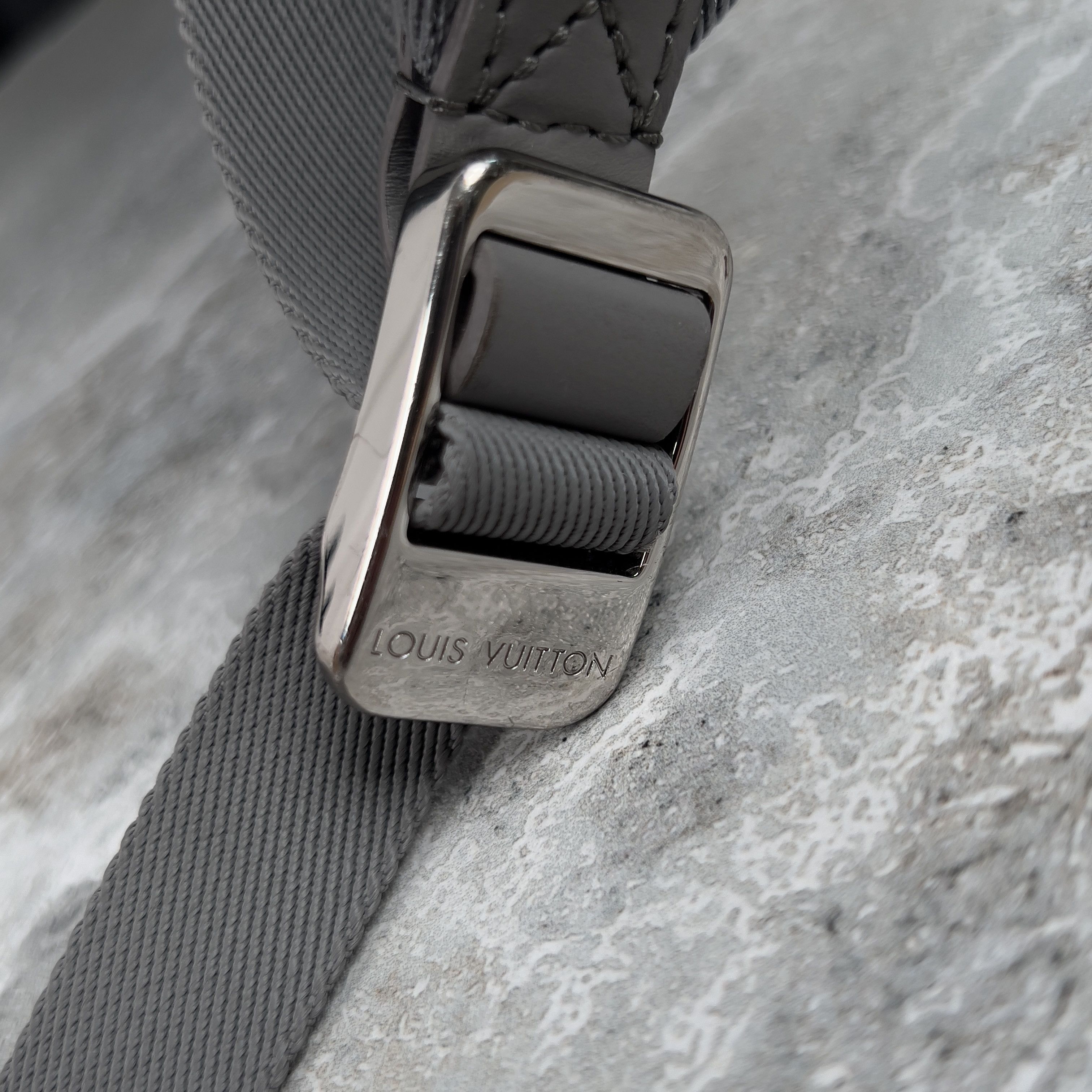 Louis Vuitton Louis Vuitton Aerogram Takeoff Backpack Grain Gray Leather Size ONE SIZE - 7 Thumbnail