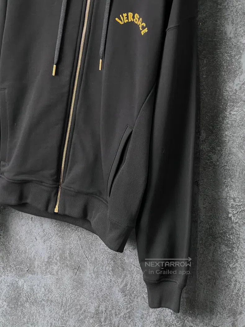 Versace Versace Multi-element embroidered cotton hooded sweatshirt Size XS / US 0-2 / IT 36-38 - 4 Thumbnail