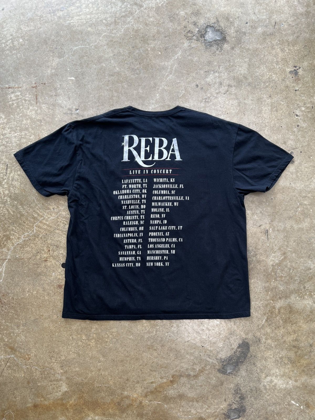 Band Tees Vintage 2000s Reba Live in Concert Tour Dates Concert XXL Size US XXL / EU 58 / 5 - 5 Thumbnail