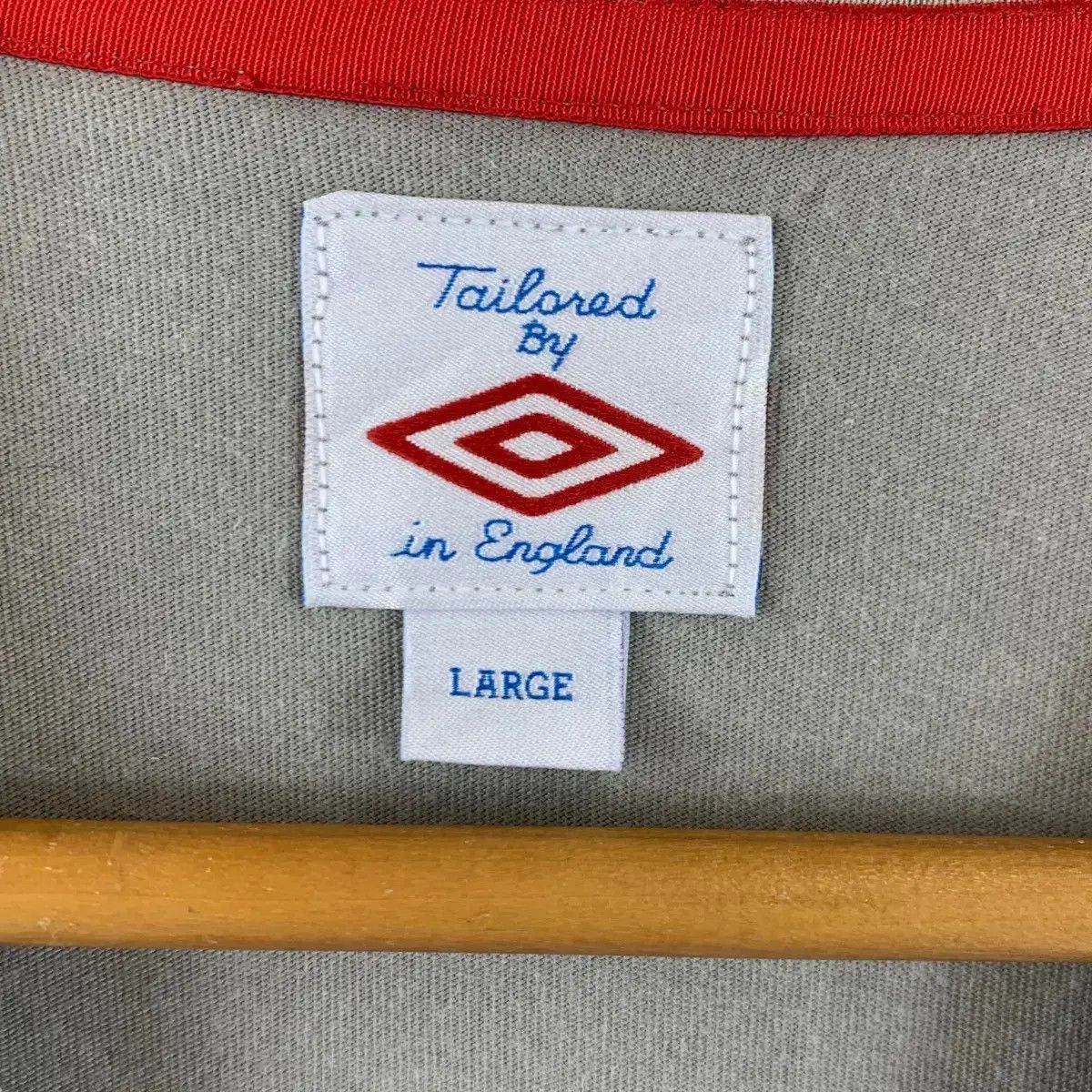 Umbro Vintage UMBRO ENGLAND NATIONWIDE 2010 Football Jersey Tee Size US L / EU 52-54 / 3 - 6 Thumbnail