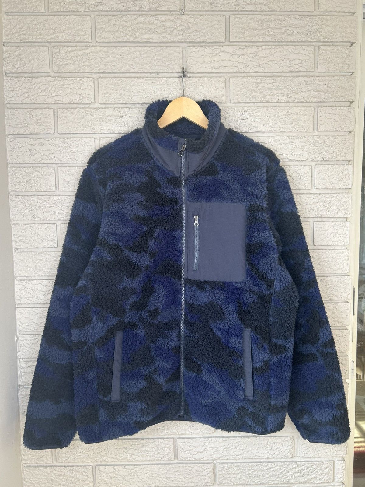 Uniqlo Uniqlo Deep Pile Blue Camo Sherpa Fleece Jacket Size US L / EU 52-54 / 3 - 1 Thumbnail