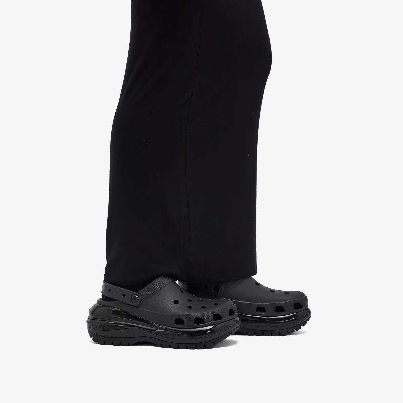 Crocs Crocs Classic Mega Crush Clog Black 207988-001 US 7 EU 39-40 Size US 7 / EU 40 - 6 Thumbnail