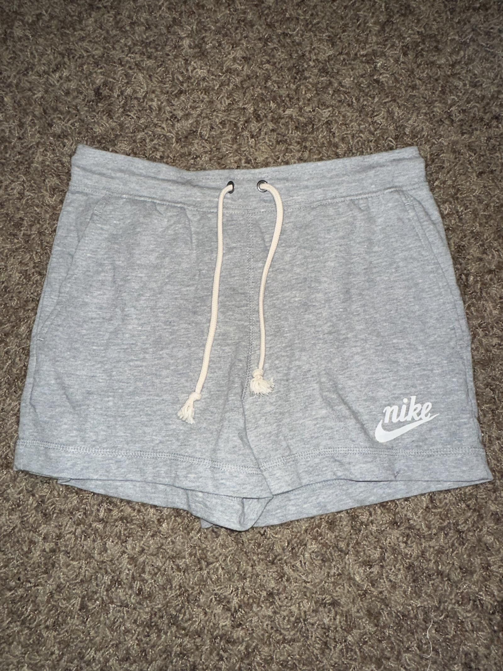 Nike Nike Women NSW Sportswear Gym Vintage Shorts 2017 Size 28" / US 6 / IT 42 - 1 Thumbnail