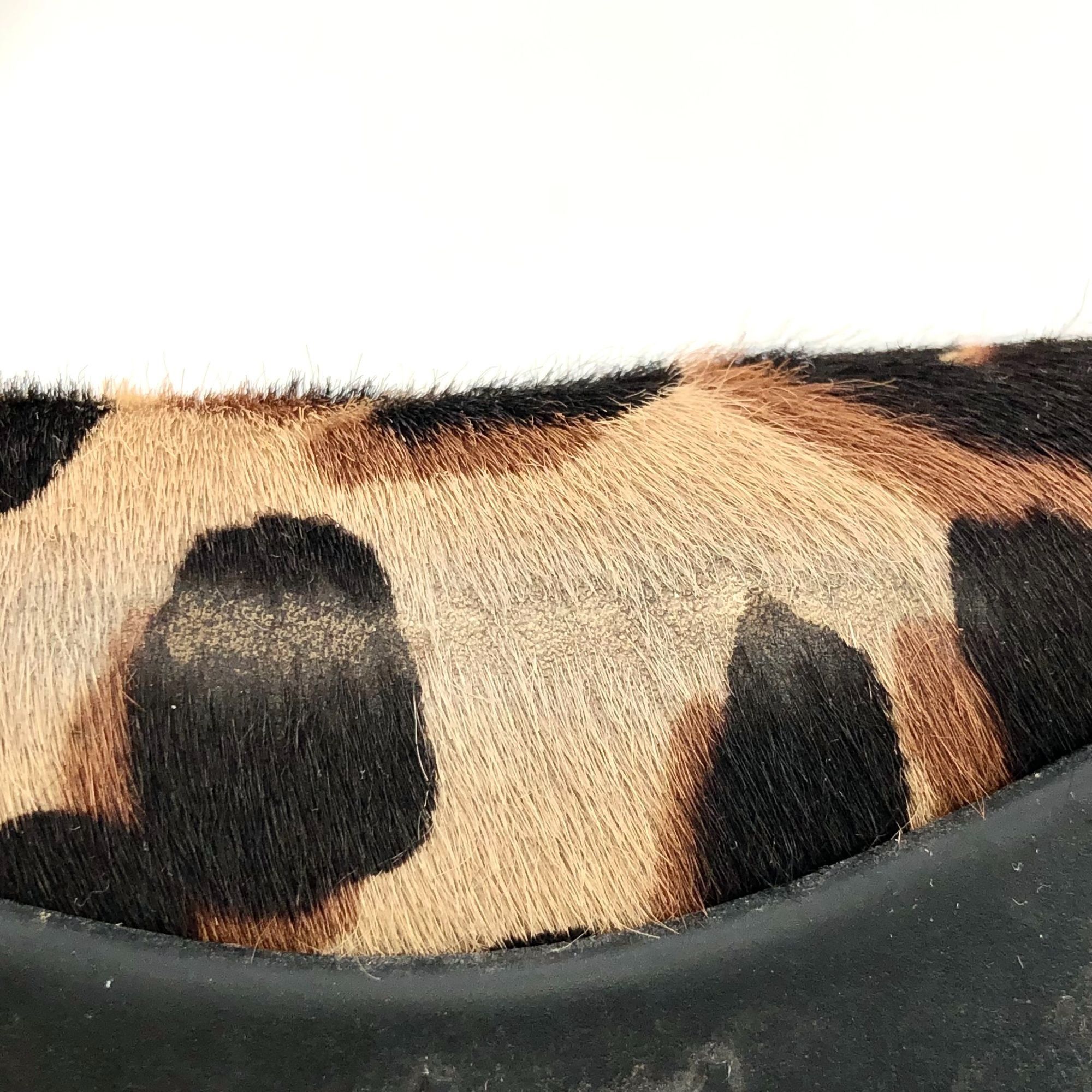 Louis Vuitton Louis Vuitton Lv Leopard Print Round-Toe Flats 36.5 Two-Tone Size US 6 / IT 36 - 3 Thumbnail