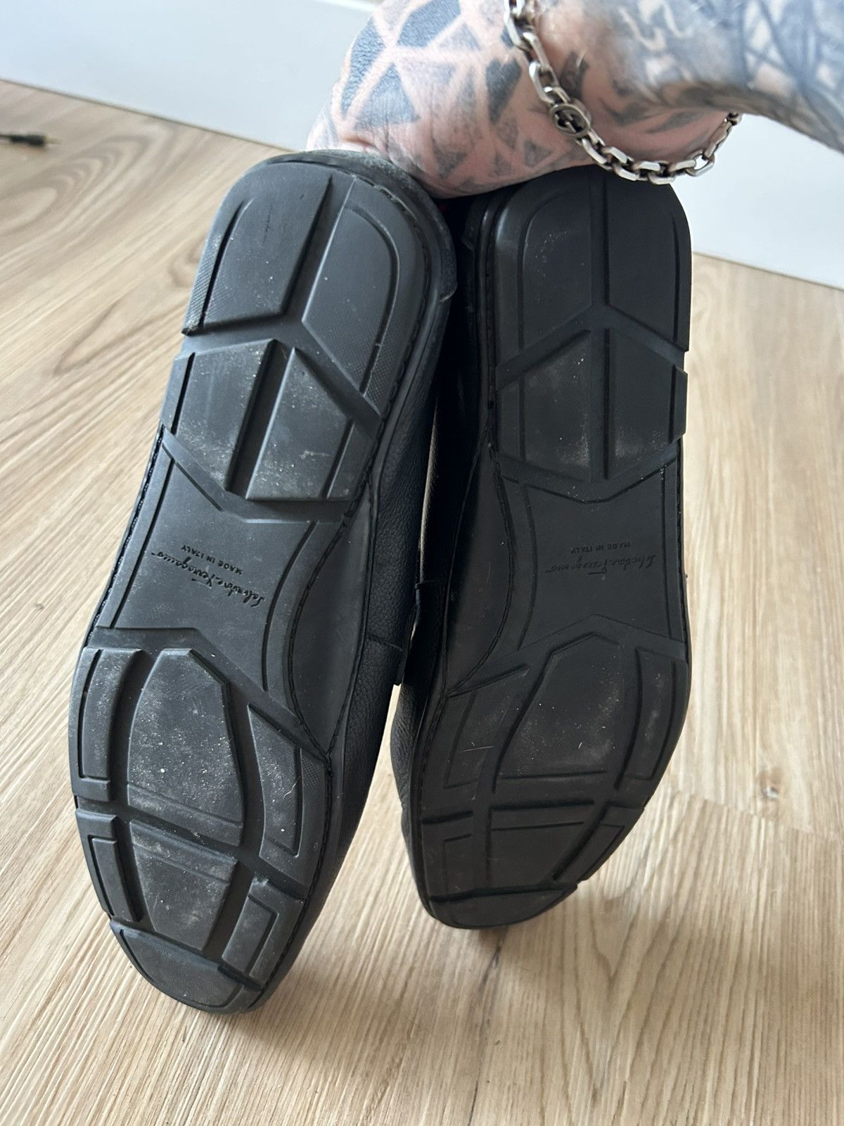 Salvatore Ferragamo Salvatore Ferragamo Black Leather Loafers Size US 7 / EU 40 - 5 Thumbnail