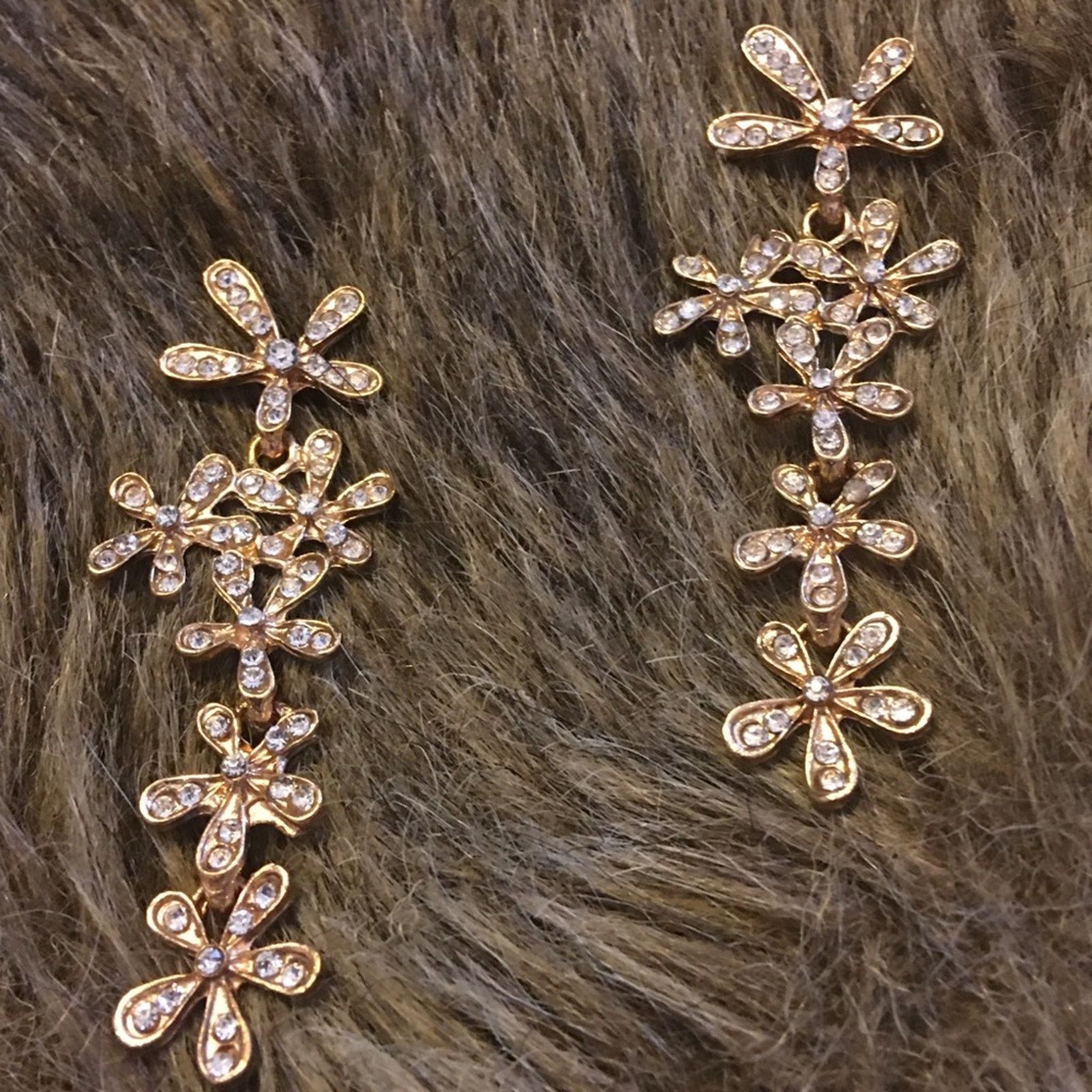 Vintage Vintage gold rhinestone floral cluster earrings Size ONE SIZE - 3 Thumbnail