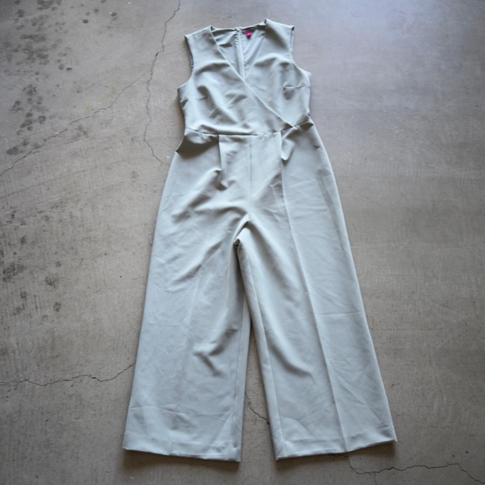 Vince Camuto Vince Camuto / Sleeveless V-Neck Jumpsuit / Sage Size 28" / US 6 / IT 42 - 2 Thumbnail