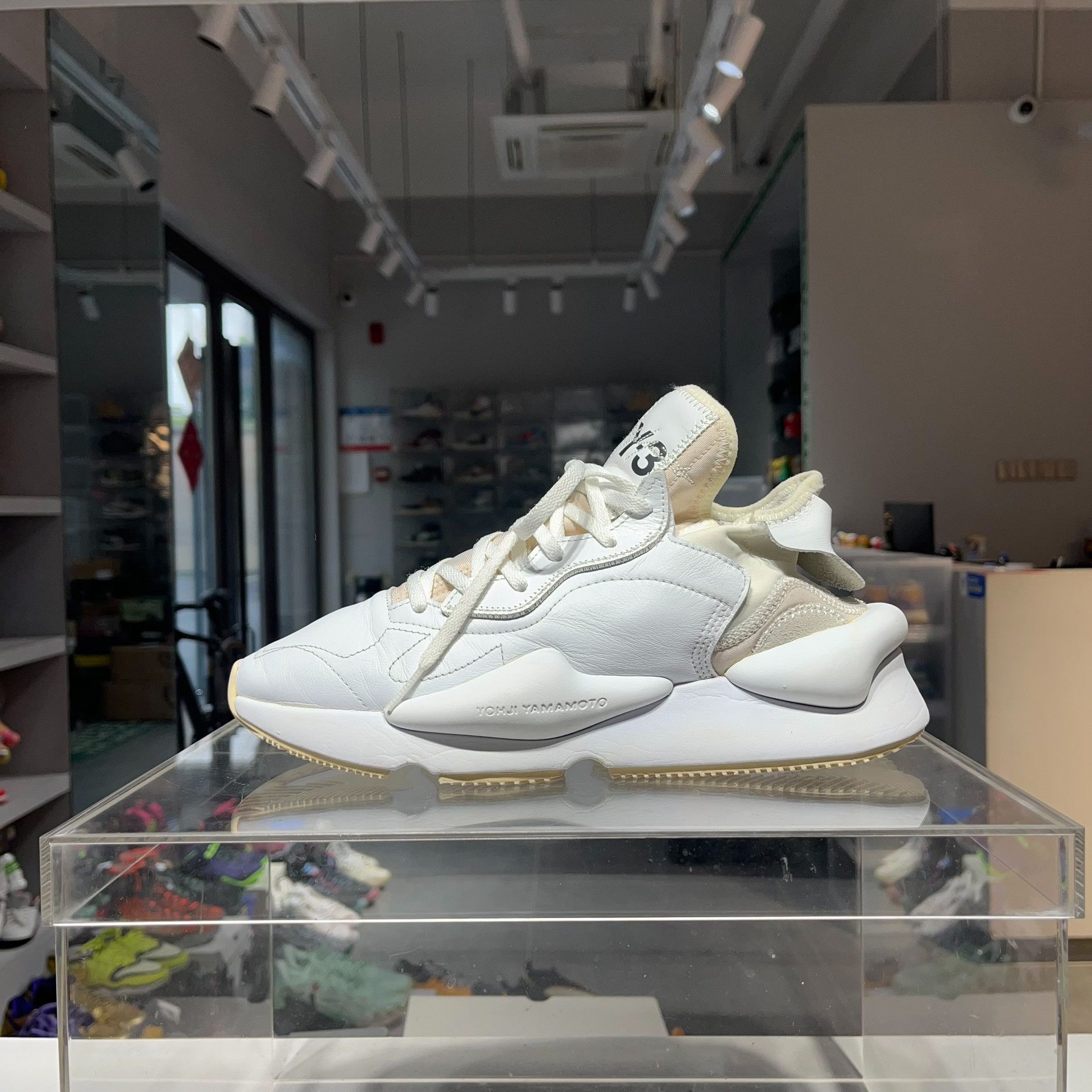 Y-3 Y-3 White Lowtop Sneakers 9 Men Size US 9 / EU 42 - 1 Thumbnail