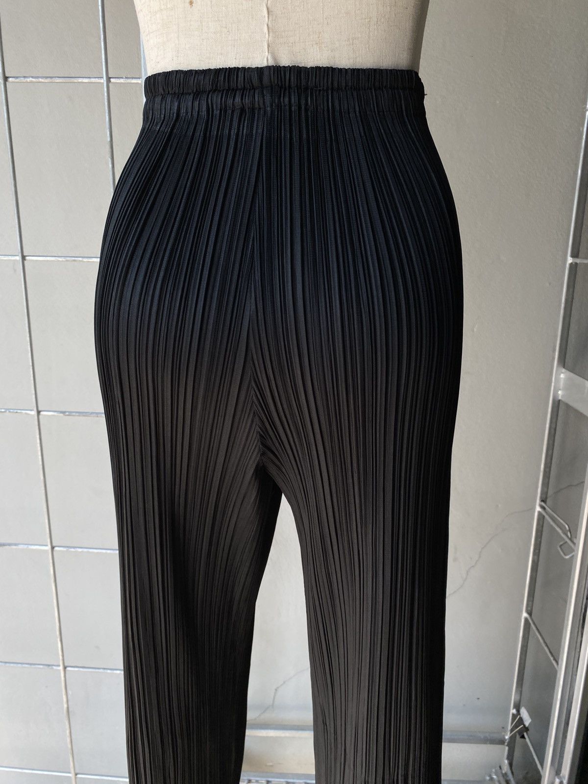 Pleats Please Issey Miyake Pleats Please Black Pleated Pants. Size 26" / US 2 / IT 38 - 16 Thumbnail