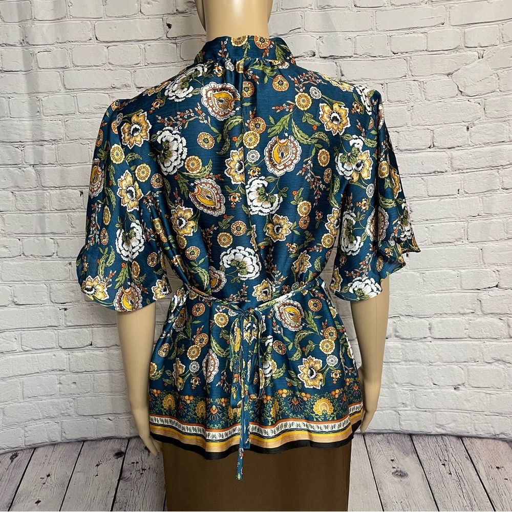 Ann Taylor New Ann Taylor Floral V-neck Short Sleeve Blouse Size XS Size XS / US 0-2 / IT 36-38 - 4 Thumbnail