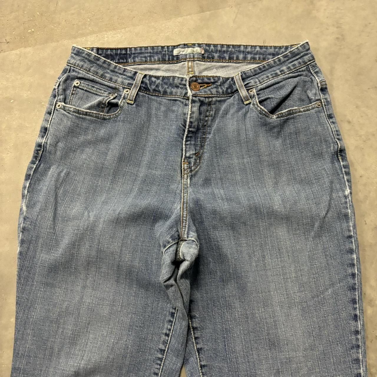 Levi's × Vintage Crazy Vintage Y2K/2000s Baggy Medium Wash Levi’s Denim Jeans! Size US 33 - 5 Thumbnail