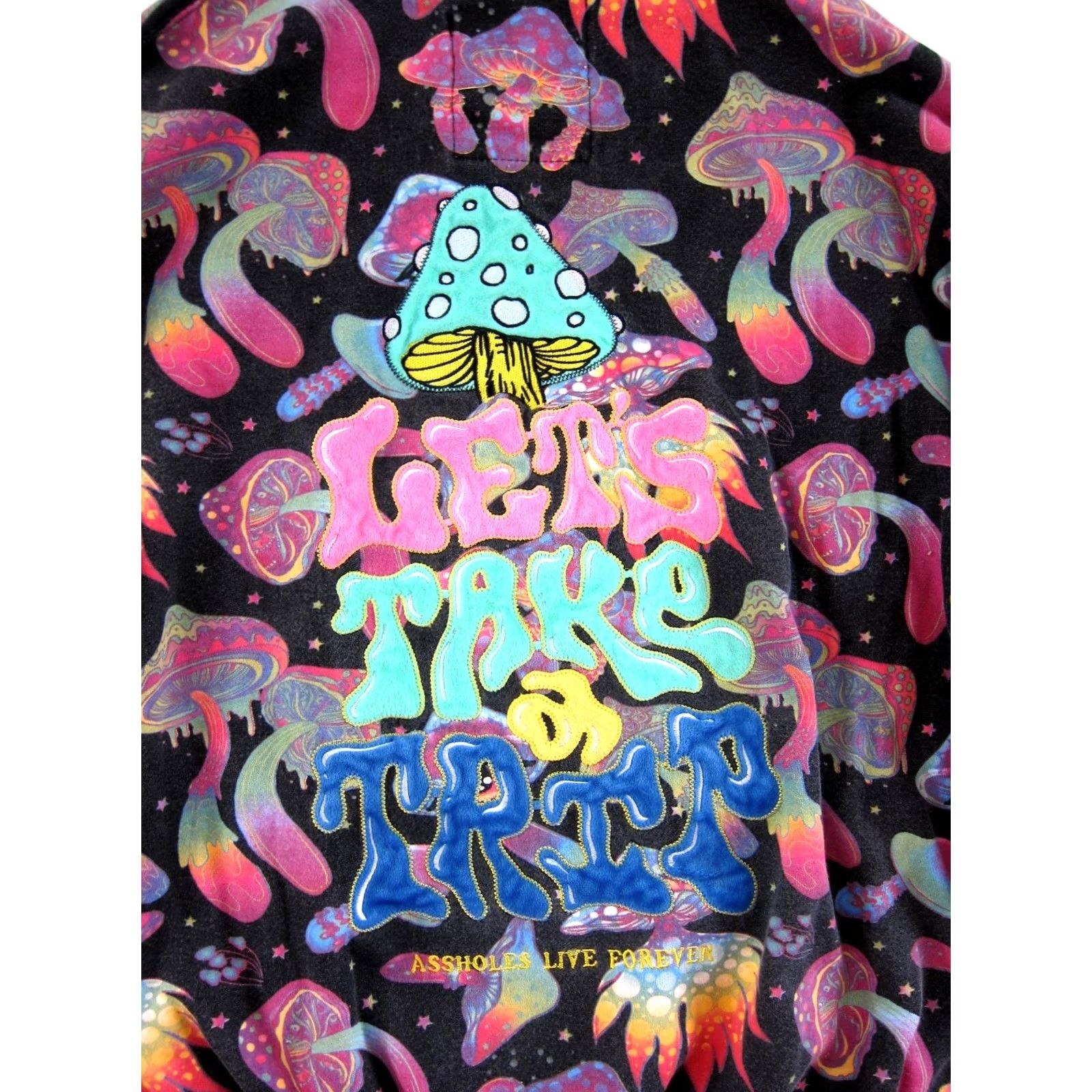 Olive Assholes*s Live Forever Mushroom Graphic Sweatshirt Hoodie Pullover XL Pink Pocket Men Shirt XL Mushroom 80s Ski University Logo Hoodie Size US XL / EU 56 / 4 - 4 Thumbnail