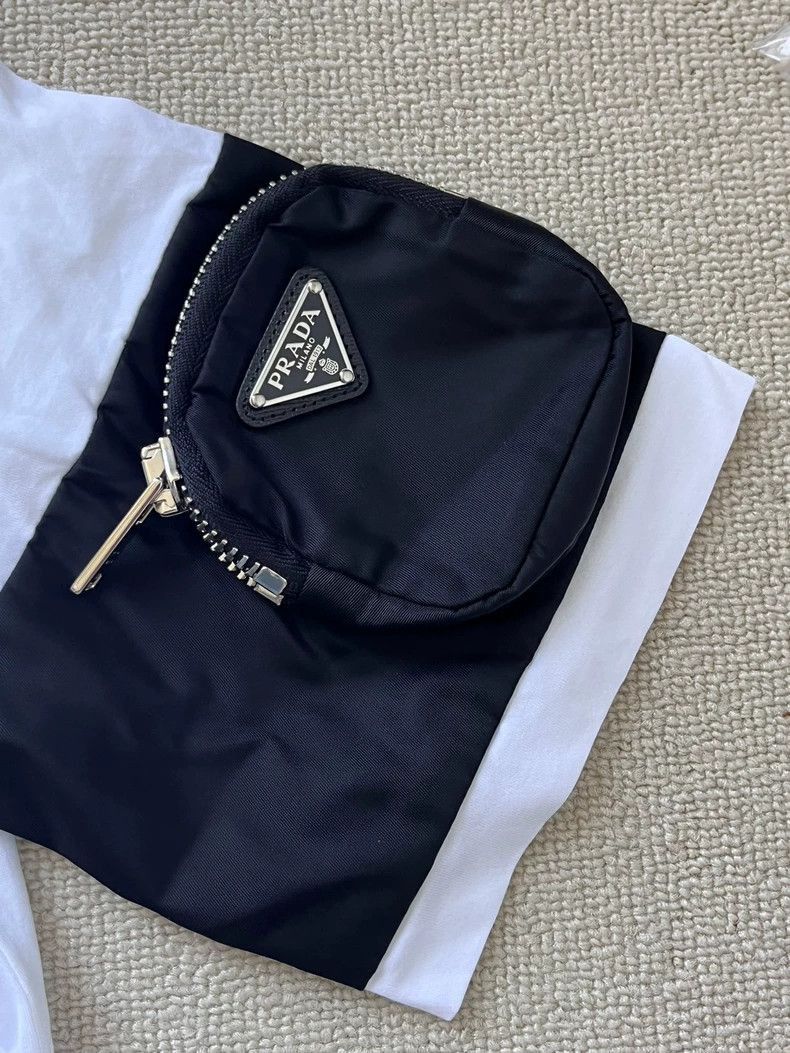 Prada Prada Metal Triangle Logo Short Sleeve T-Shirt Size US XS / EU 42 / 0 - 4 Thumbnail
